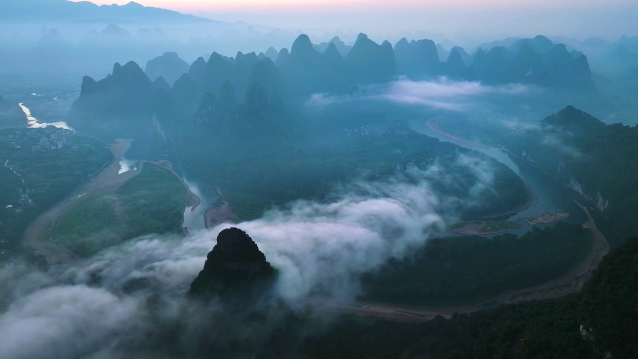 航拍桂林喀斯特峰林群水墨画山水墨韵风光视频素材