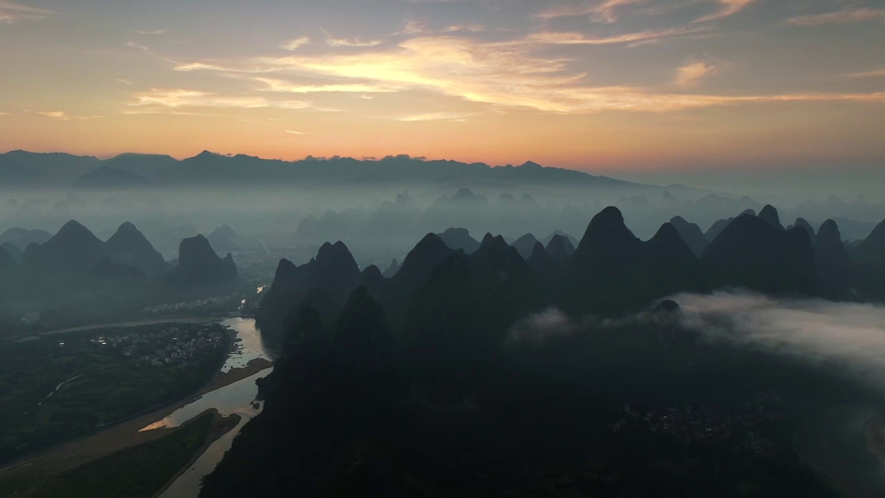 航拍桂林喀斯特峰林群水墨画山水墨韵风光视频素材