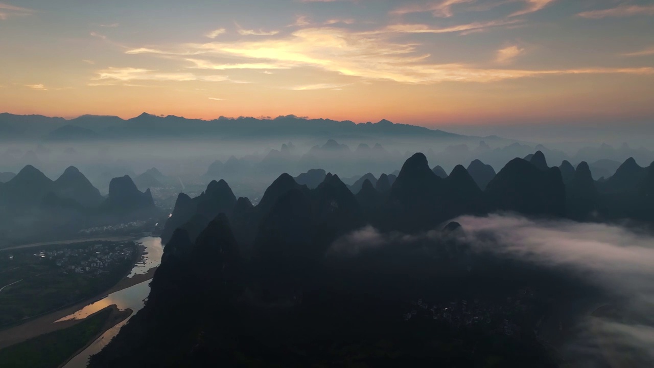 航拍桂林喀斯特峰林群水墨画山水墨韵风光视频素材