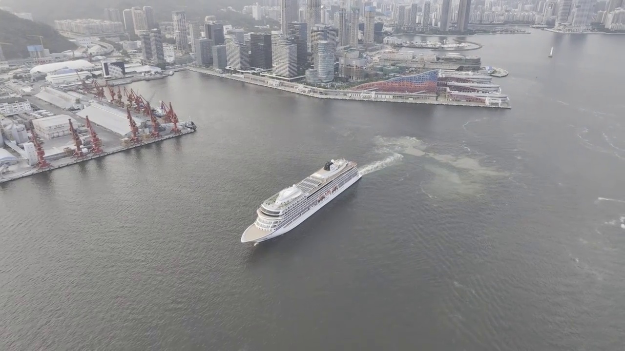 蛇口太子湾豪华邮轮出海航拍视频素材