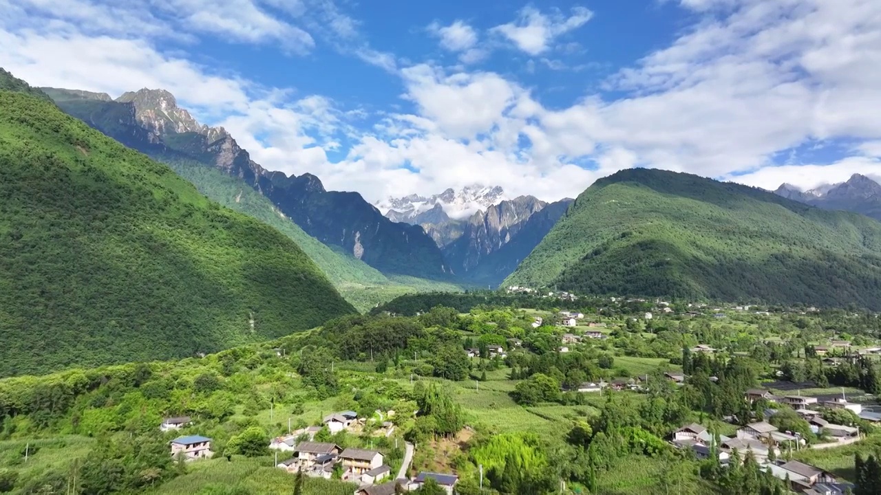 4K航拍川西贡嘎雪山群峰视频素材