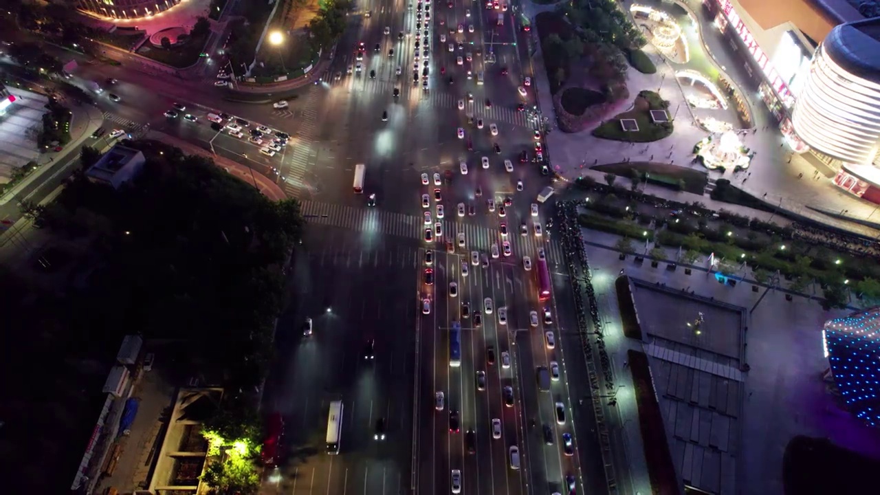 山东济南经十路夜景灯光秀航拍视频素材