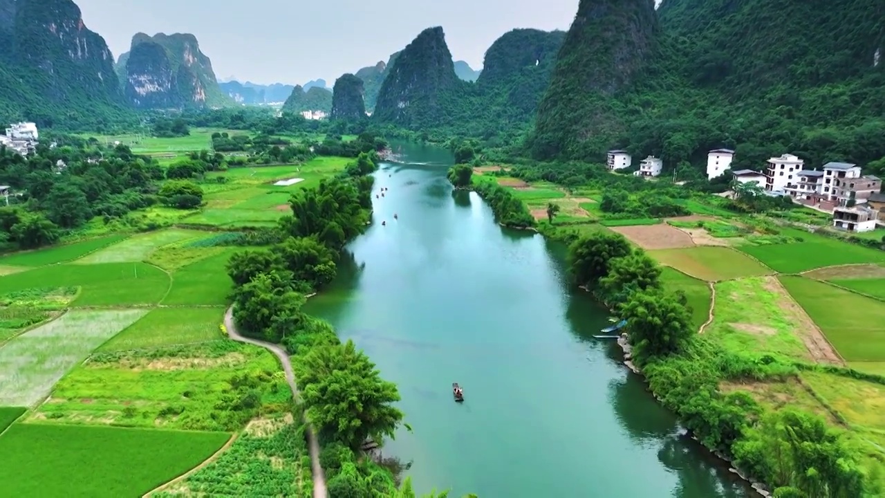 航拍桂林阳朔遇龙河竹筏漂流桂林山水风光背景视频素材