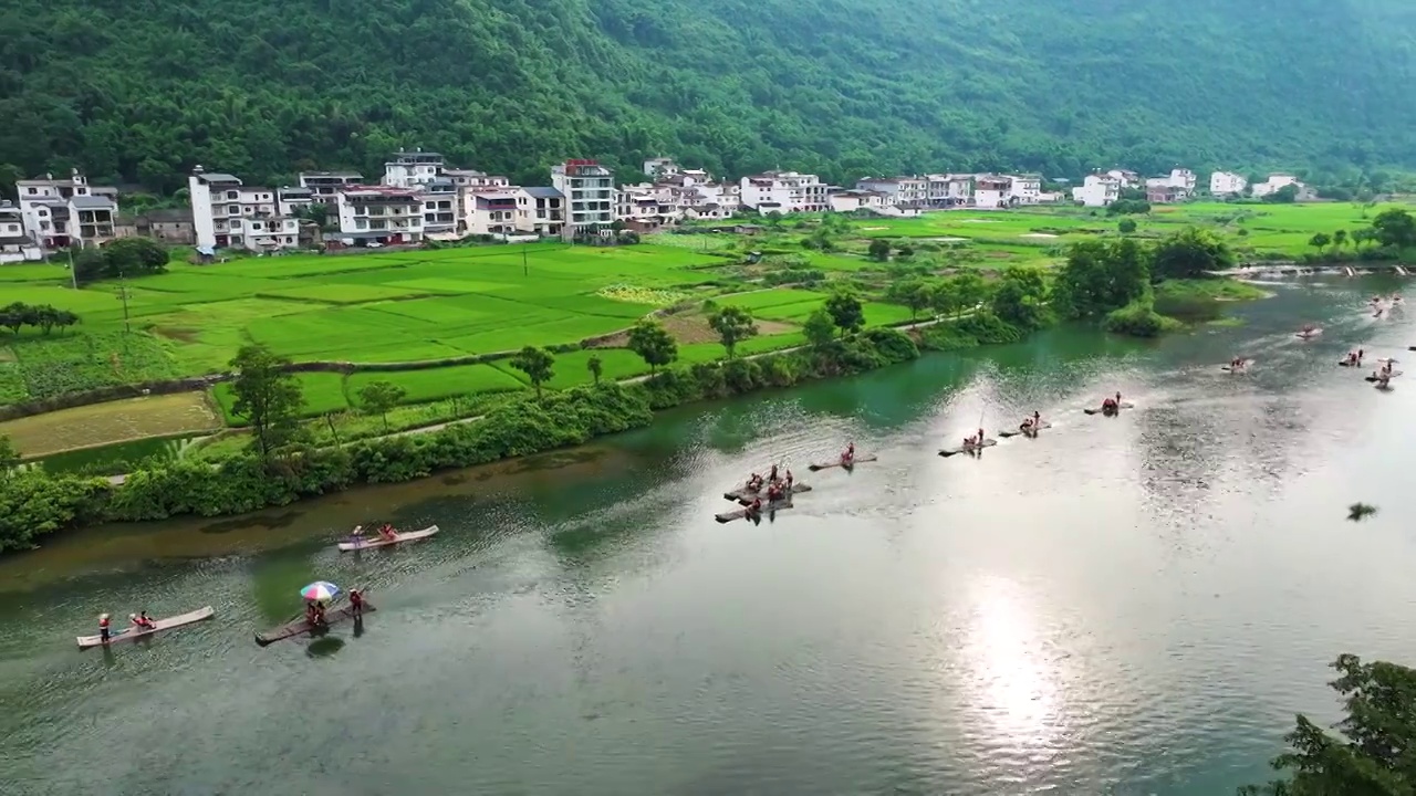 航拍桂林阳朔遇龙河竹筏漂流桂林山水风光背景视频素材