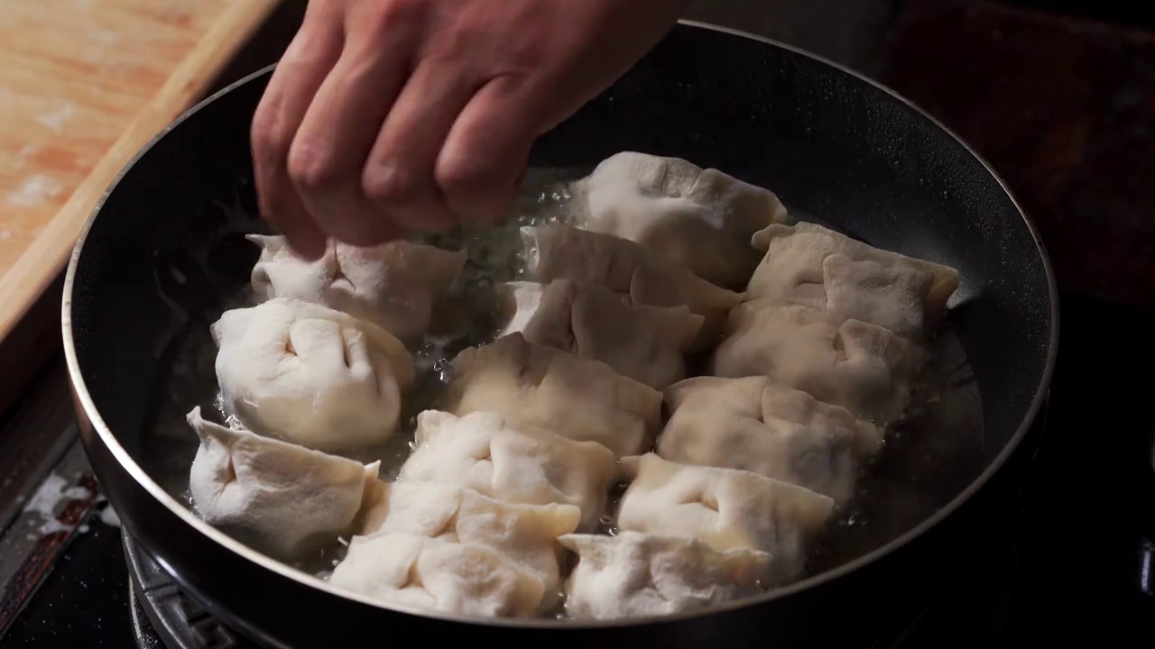 特色中餐生煎饺烹饪过程视频下载