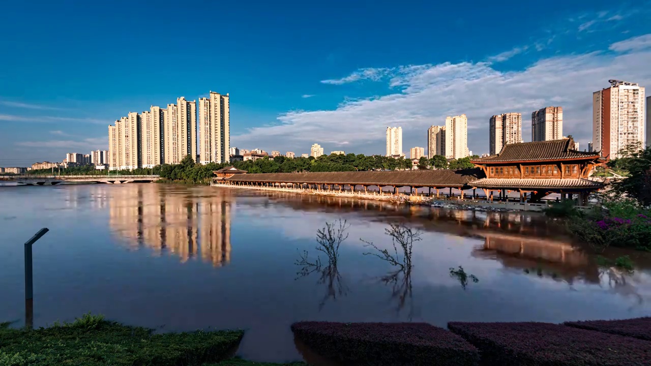 重庆市荣昌区风雨廊桥--涨大水视频素材