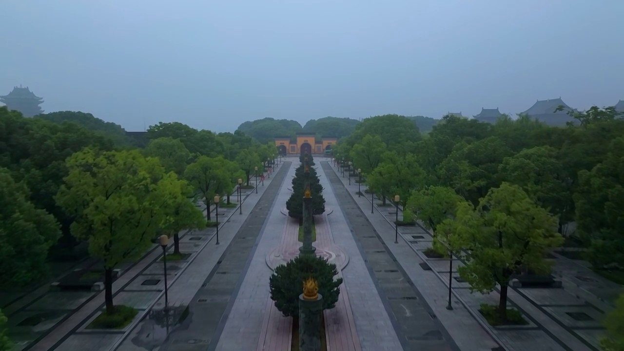 清晨薄雾下的苏州工业园区阳澄湖半岛旅游度假区的重圆寺风景航拍视频素材