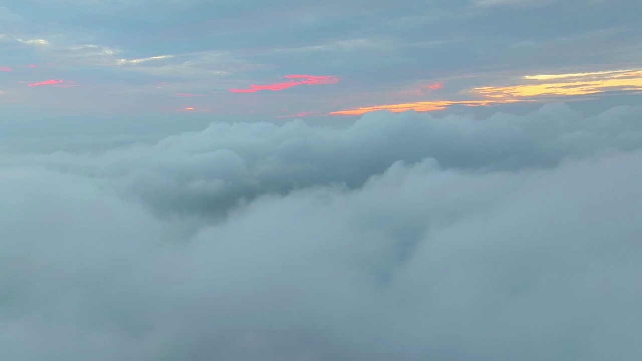 清晨薄雾下的苏州工业园区阳澄湖半岛旅游度假区的重圆寺风景航拍视频素材