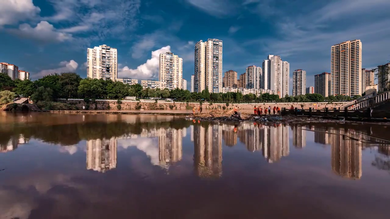 重庆市荣昌区城区涨水--濑溪河小滩桥退水后视频素材