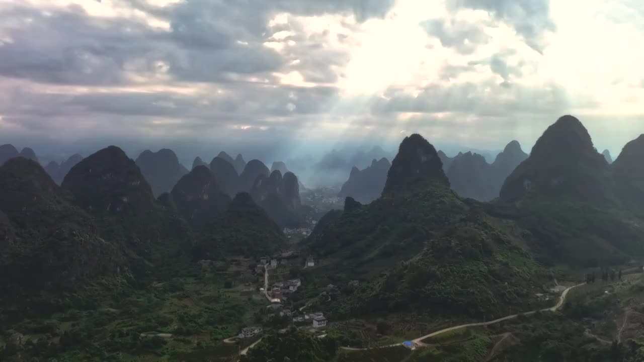 桂林山水日出延时风光，绝美大气开场画面视频素材