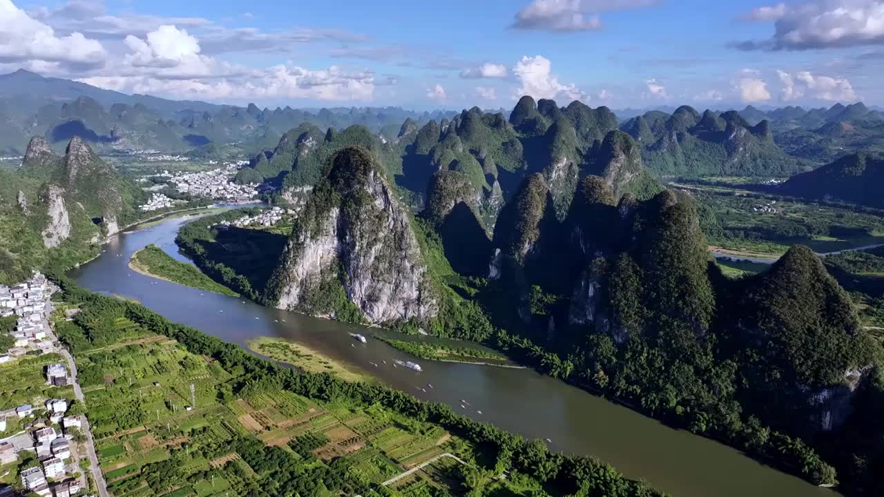 广西 桂林山水 漓江 九马画山黄布倒影视频素材