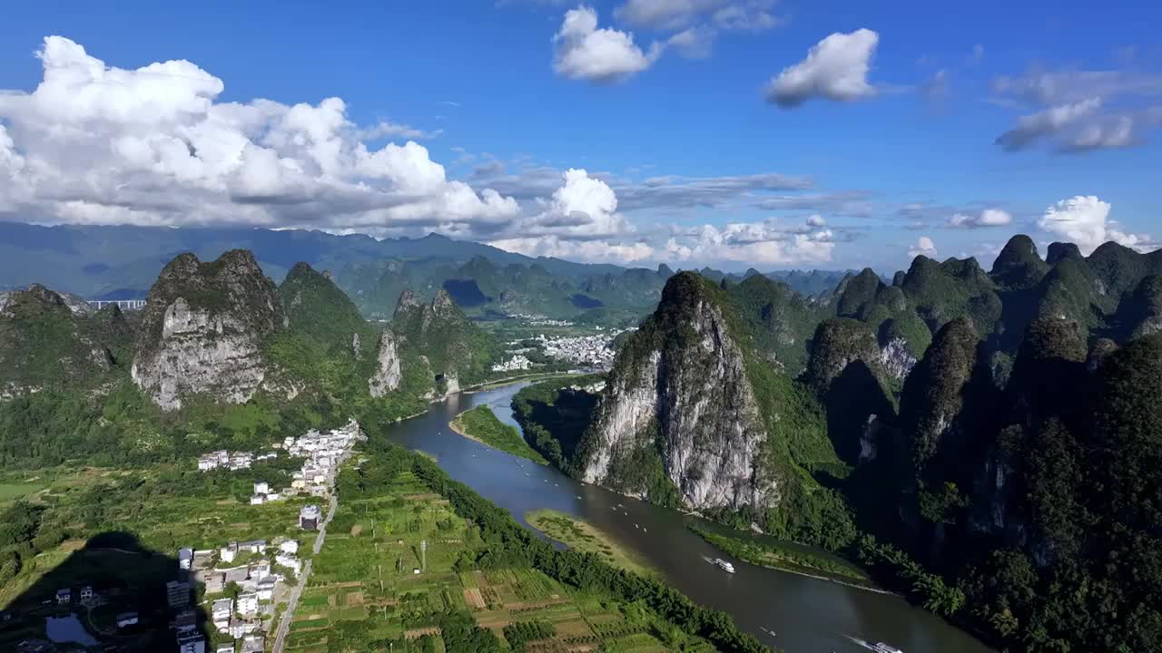 广西 桂林山水 漓江 九马画山黄布倒影视频素材