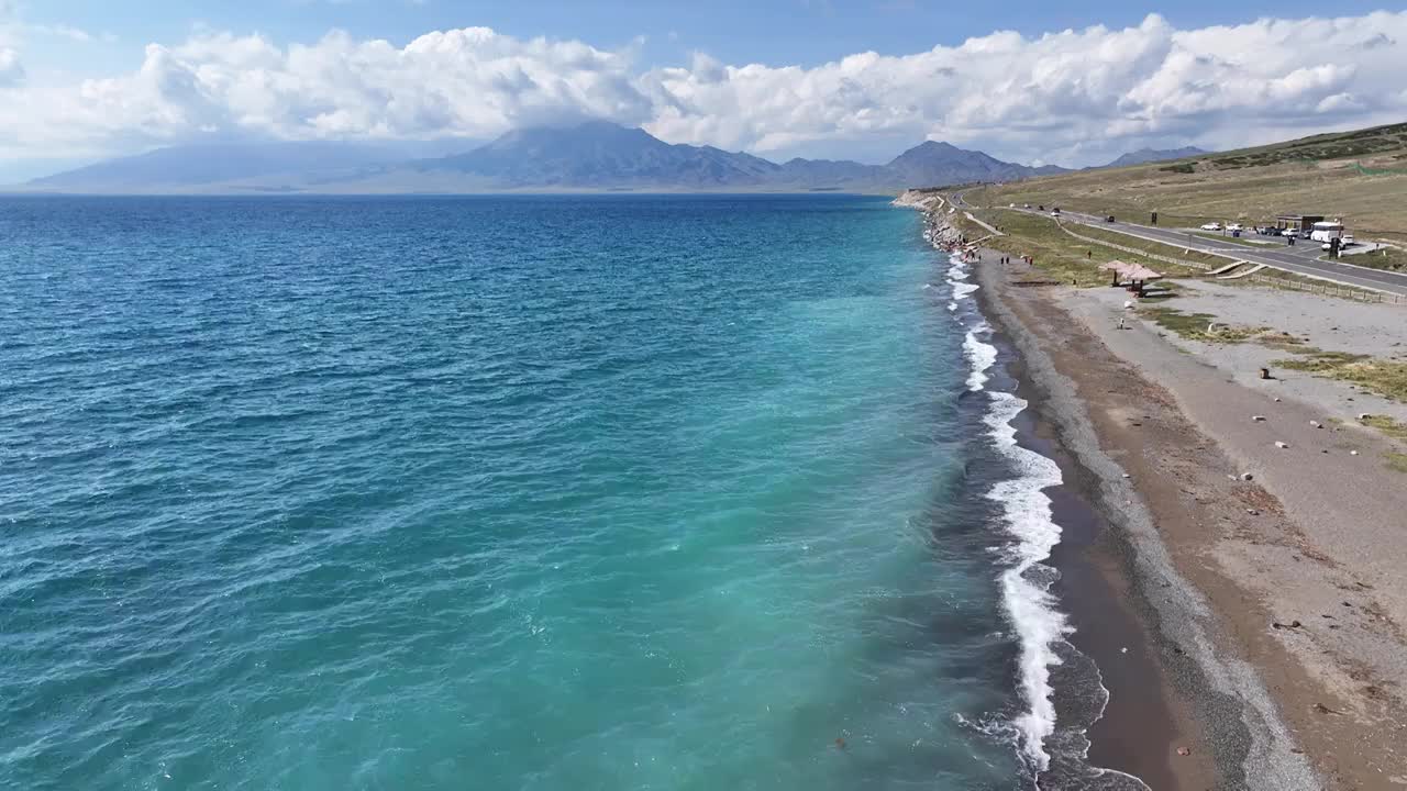 新疆博尔塔拉蒙古自治州赛里木湖风光航拍视频素材