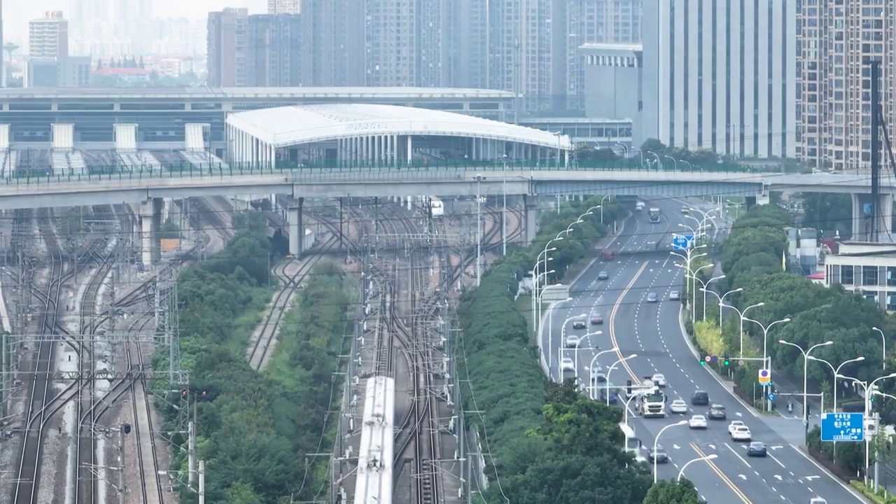 江苏省无锡市城际高铁沪宁铁路线高铁行驶画面视频素材