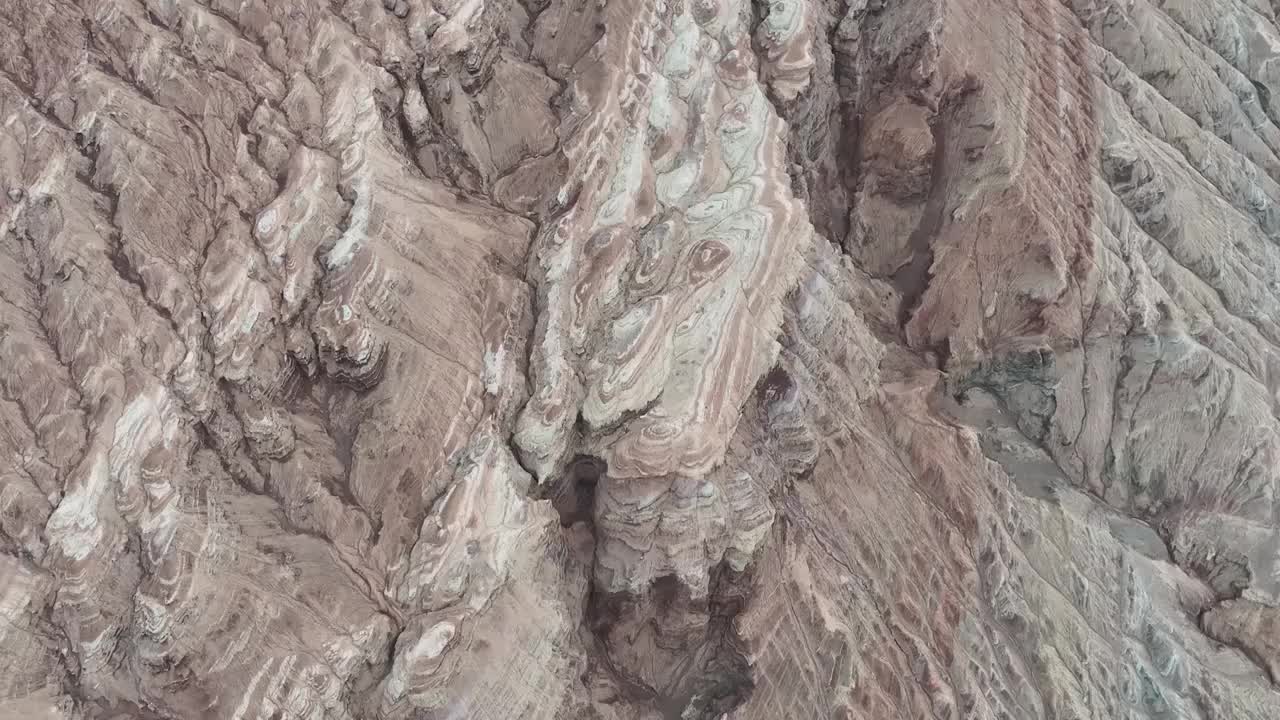 新疆吐鲁番吐峪沟古村风光建筑航拍视频素材