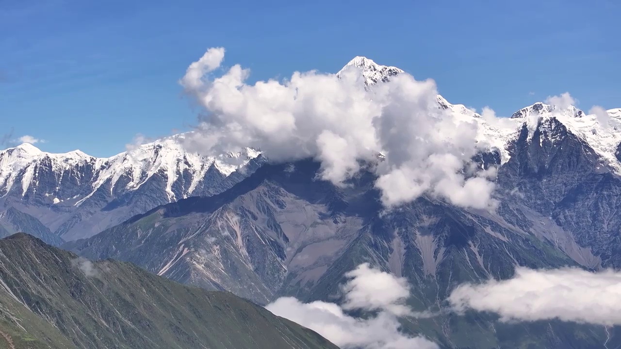 4K航拍川西贡嘎雪山视频素材