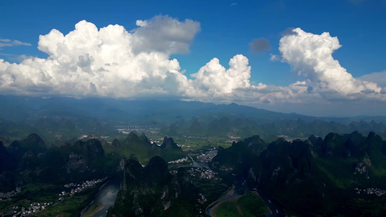 蓝天白云下的广西桂林山水喀斯特风光视频素材