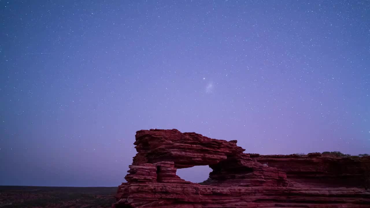 西澳大利亚自然之窗夜空星轨延时摄影视频素材