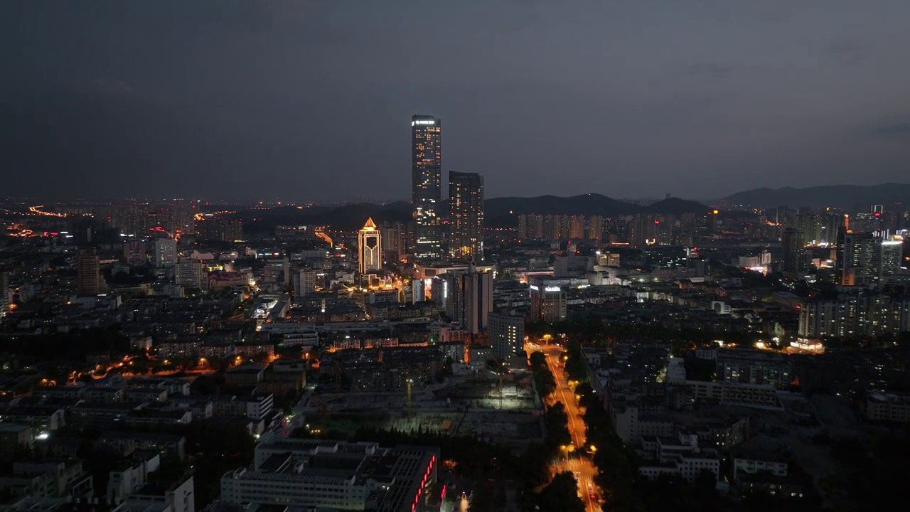 镇江夜景航拍苏宁大厦视频素材