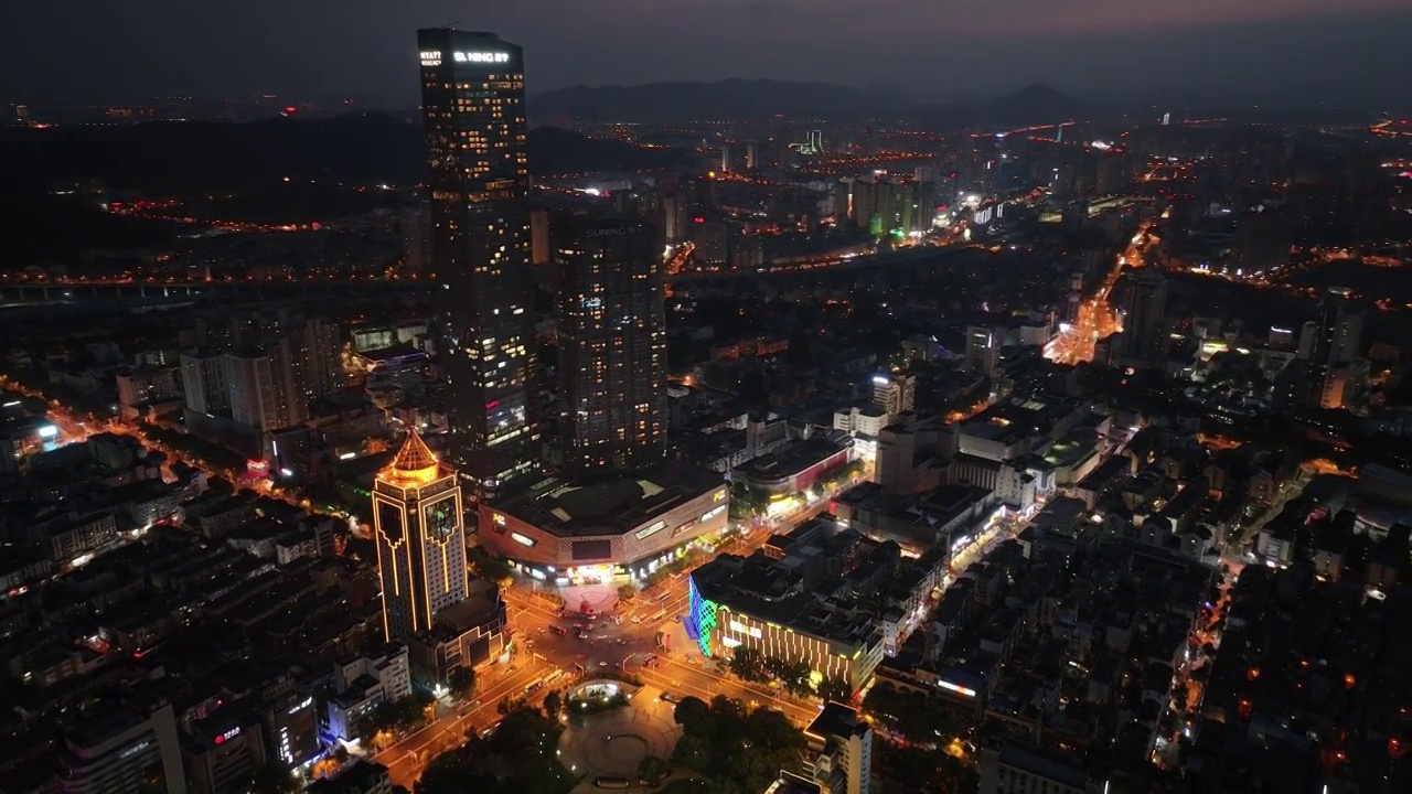 镇江夜景航拍苏宁大厦视频素材