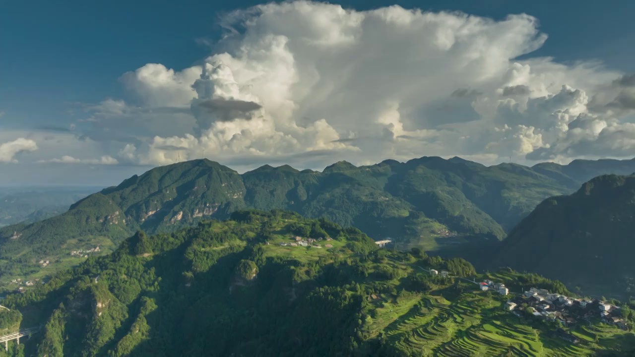 延时拍摄夏季的贵州独山高山台地风光视频素材