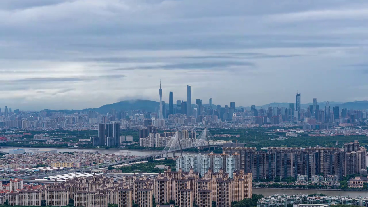 广州珠江新城和番禺大桥的蓝调夜景视频素材