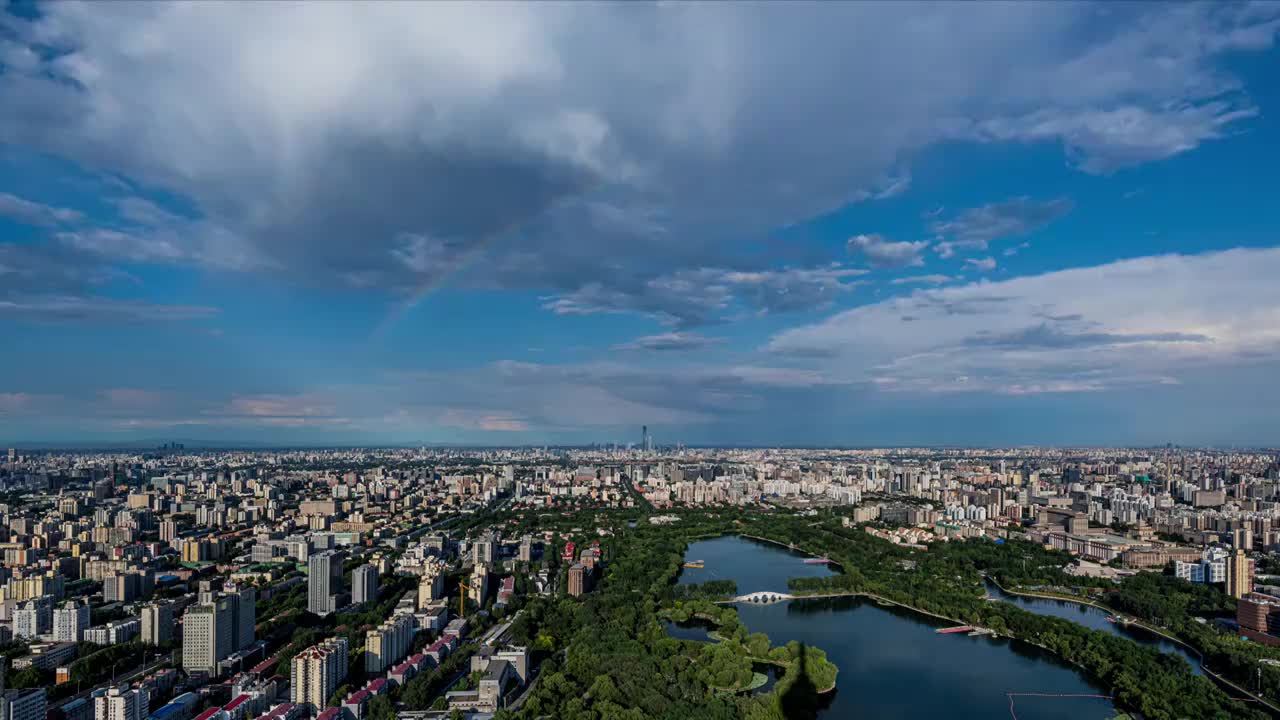 北京雨后城市风光蓝天白云视频下载