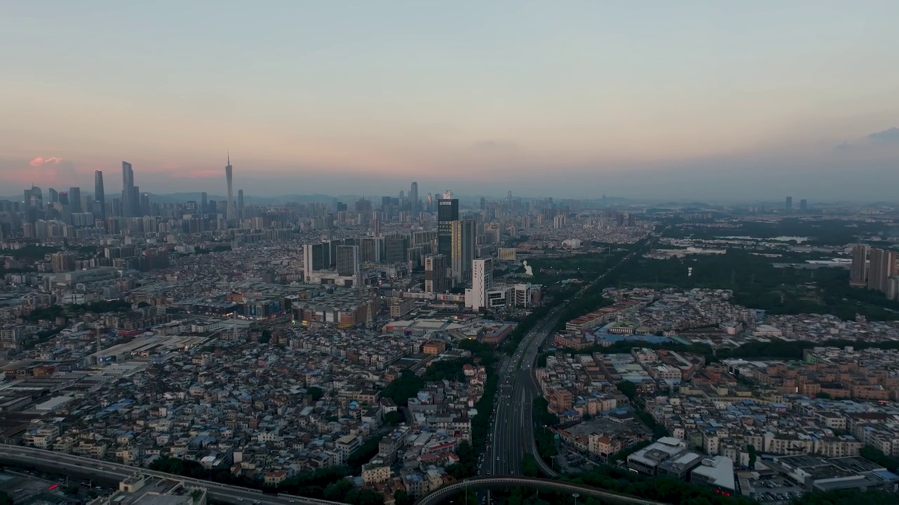 粤港澳大湾区，海珠区，广州塔，新滘路东晓南路立交桥，生机勃勃的都市圈，航拍城市与人文景观视频素材