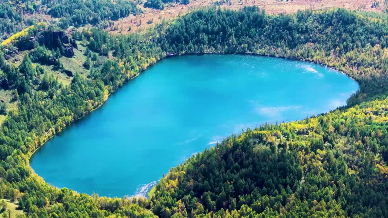 航拍内蒙古兴安盟阿尔山驼峰岭天池视频素材