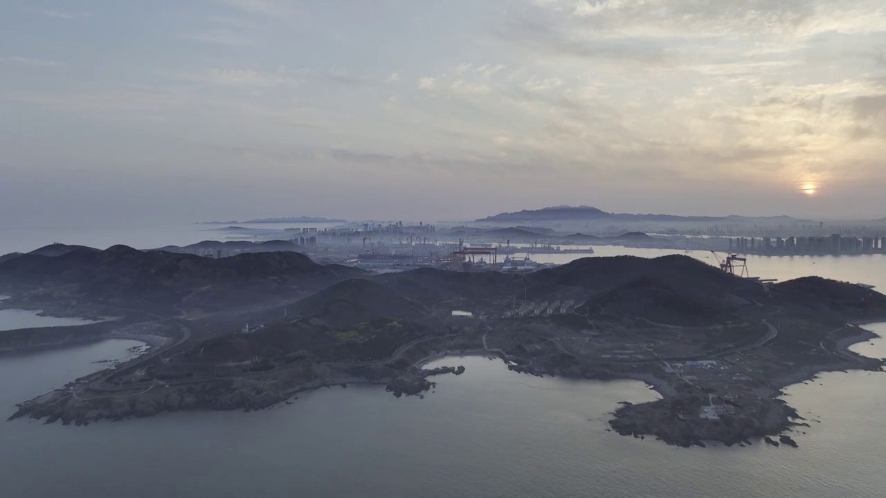 航拍青岛黄岛区日出视频下载