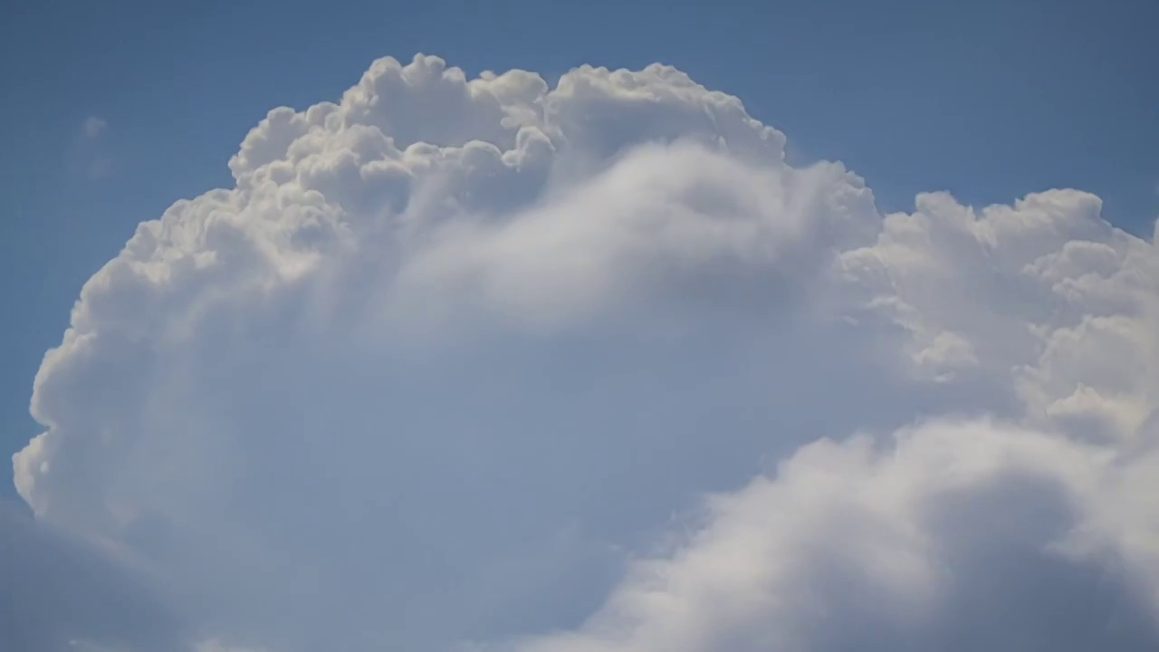 天空蓝天白云涌动白色云朵云层时间流逝视频素材