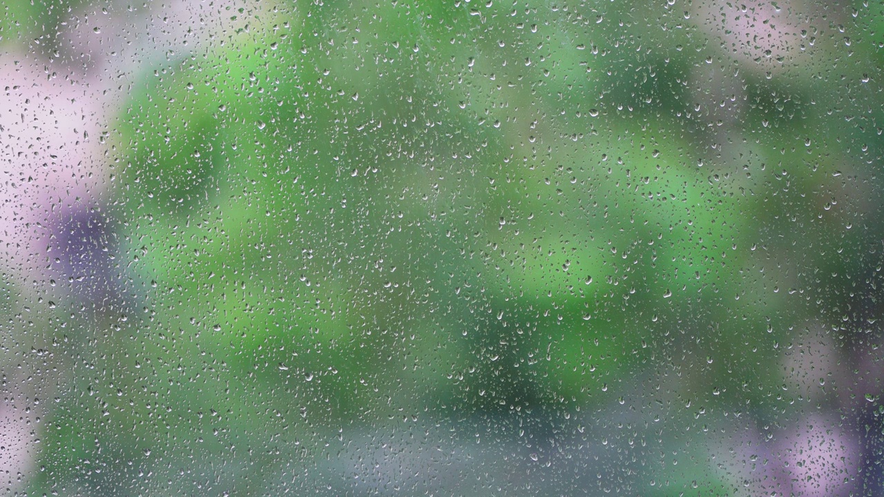 透过玻璃看到下雨 雨滴 玻璃 下雨 浪漫视频素材