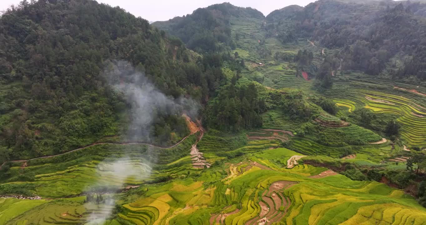 航拍广西靖西巴泽梯田自然风光美景视频素材