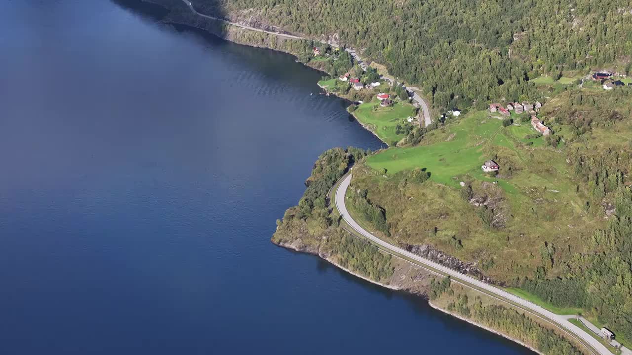 北欧挪威松恩-菲尤拉讷郡——纳柔依峡湾（Nærøyfjorden）航拍视频素材