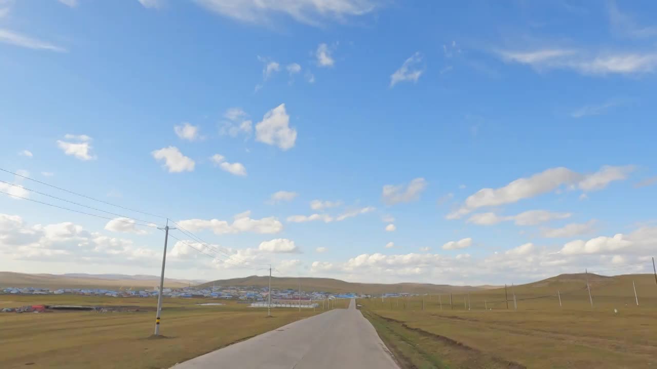 内蒙古呼伦贝尔大草原秋天公路自然风景视频素材