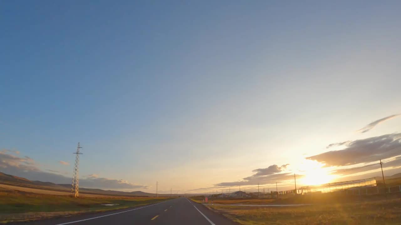 内蒙古呼伦贝尔大草原秋天傍晚日落公路自然风景视频素材