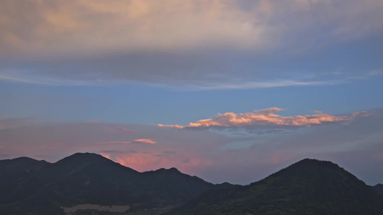 杭州桐庐群山夕阳晚霞火烧云延时视频素材