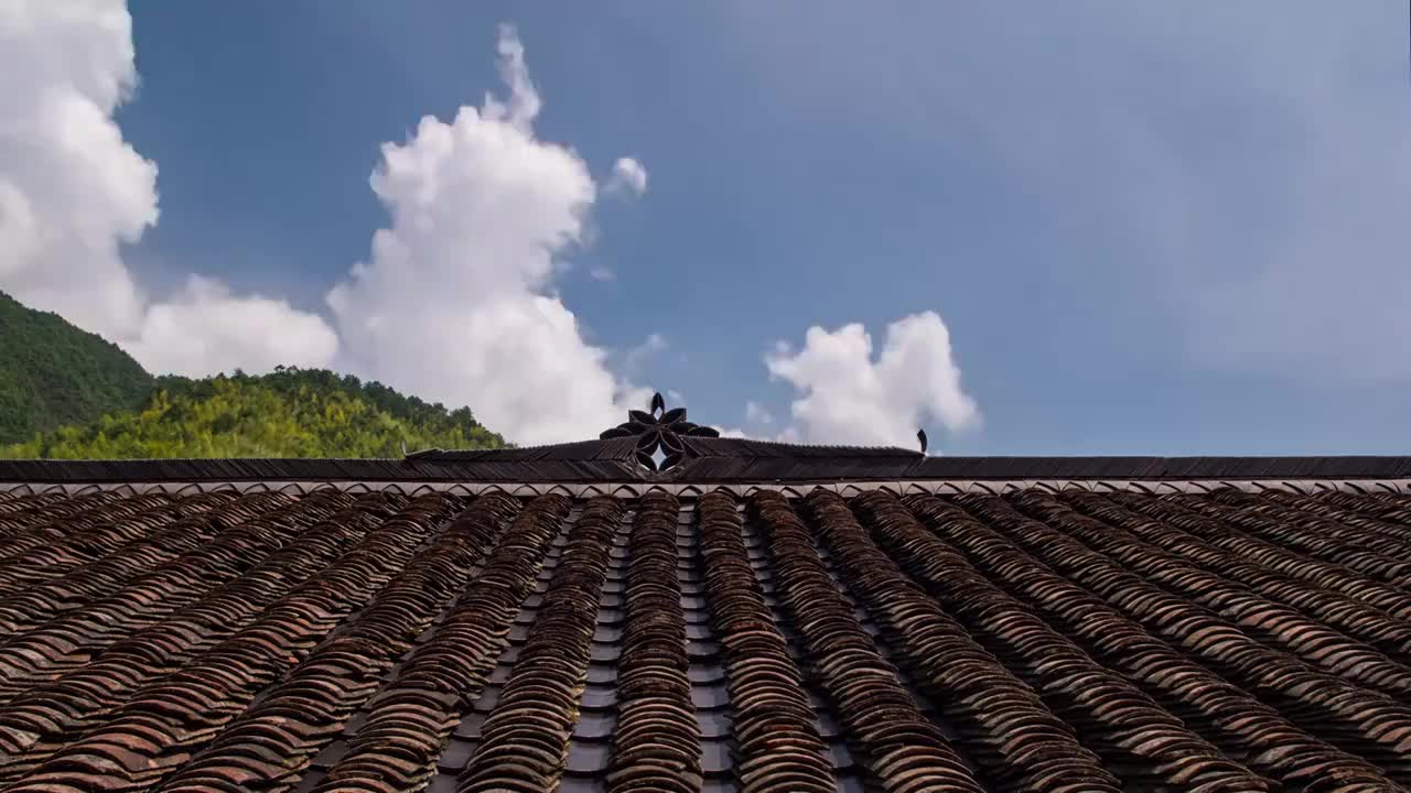 古建筑红瓦屋顶白云延时视频素材