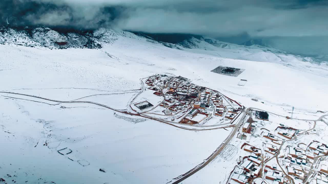 航拍雪中的甘南甘加秘境白石崖视频素材