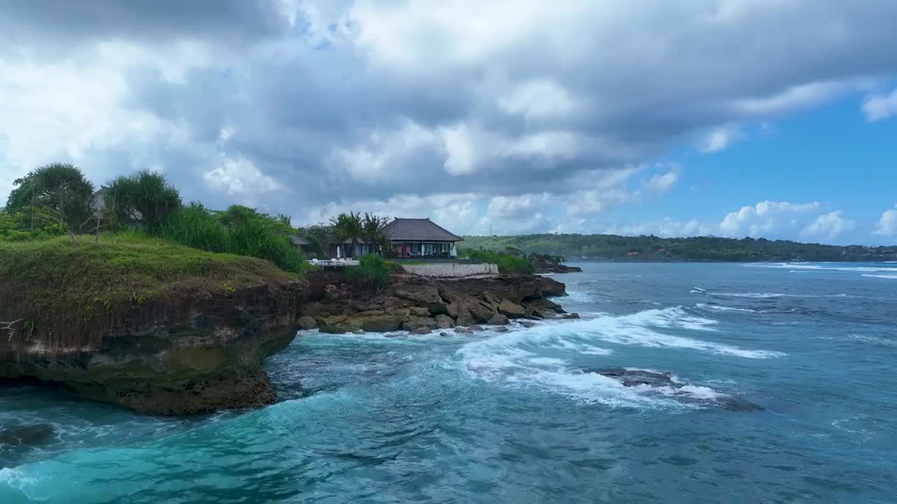 巴厘岛恶魔之眼海浪航拍视频素材