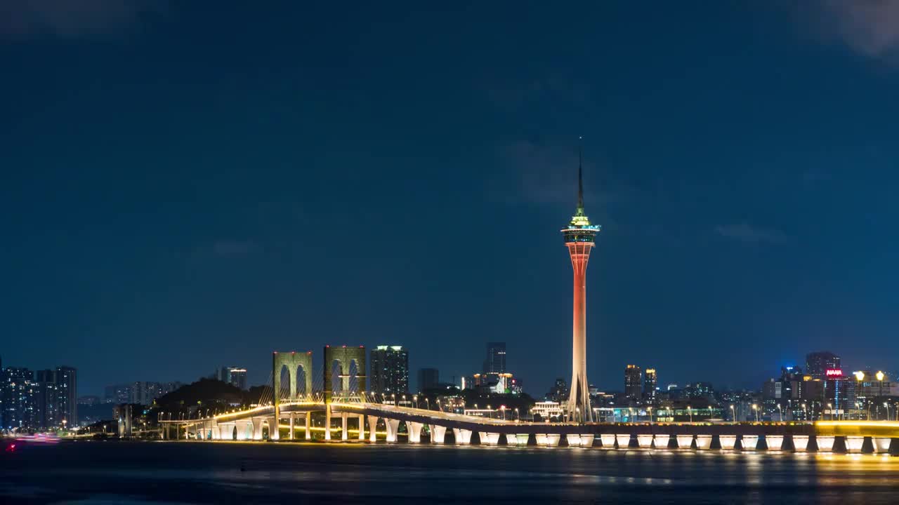 中国澳门西湾大桥和澳门塔夜景延时摄影视频素材