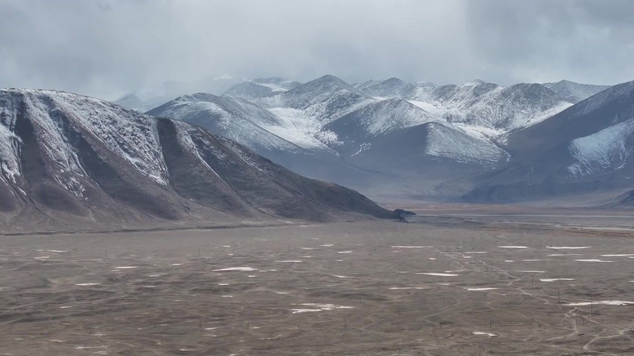 新疆天山山脉帕米尔高原木吉火山航拍视频素材