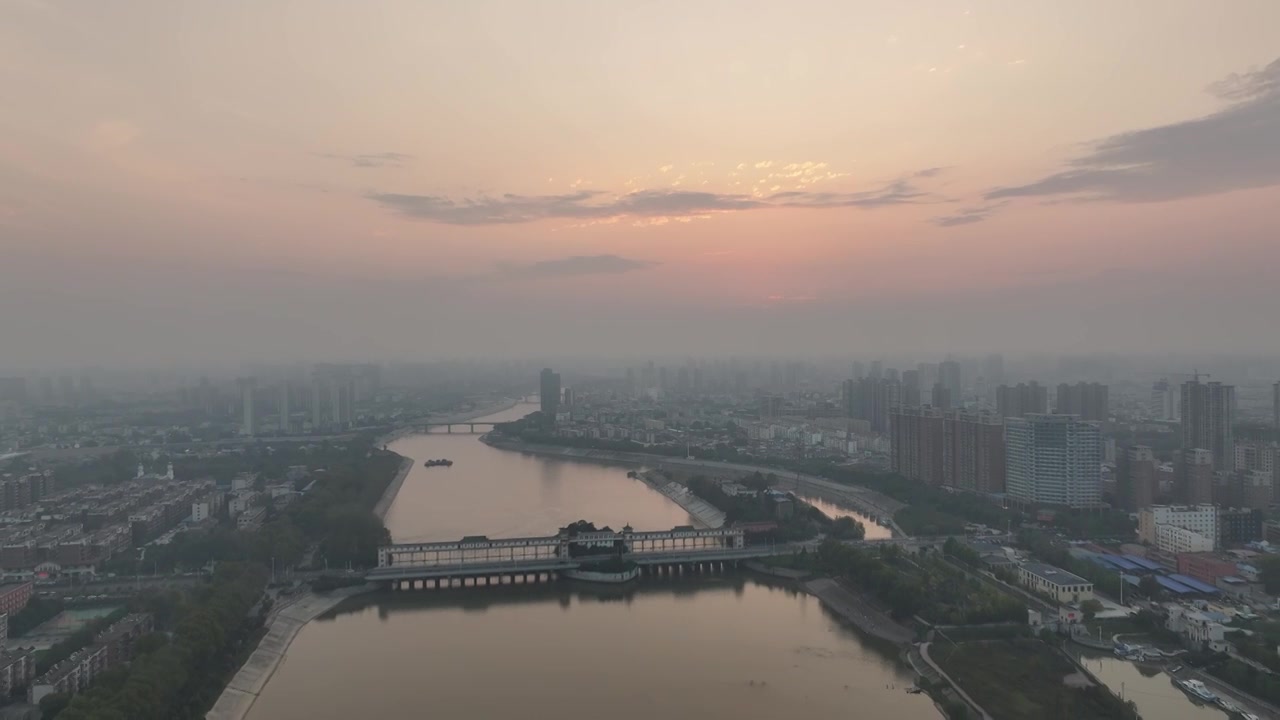 高视角周口沙颍河大闸船闸日出大场景视频素材