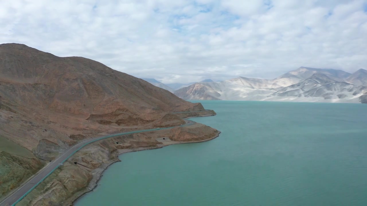 新疆喀什白沙湖风景航拍视频素材