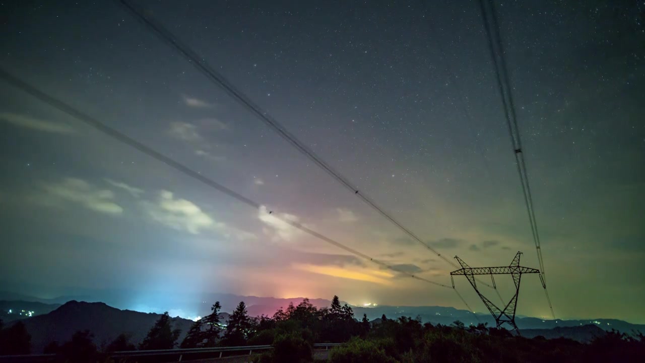 夏天山顶高压电网星空 星轨 银河视频素材