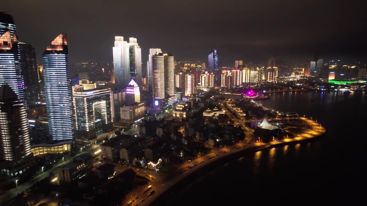 山东青岛浮山湾城市天际线夜景风光航拍视频素材