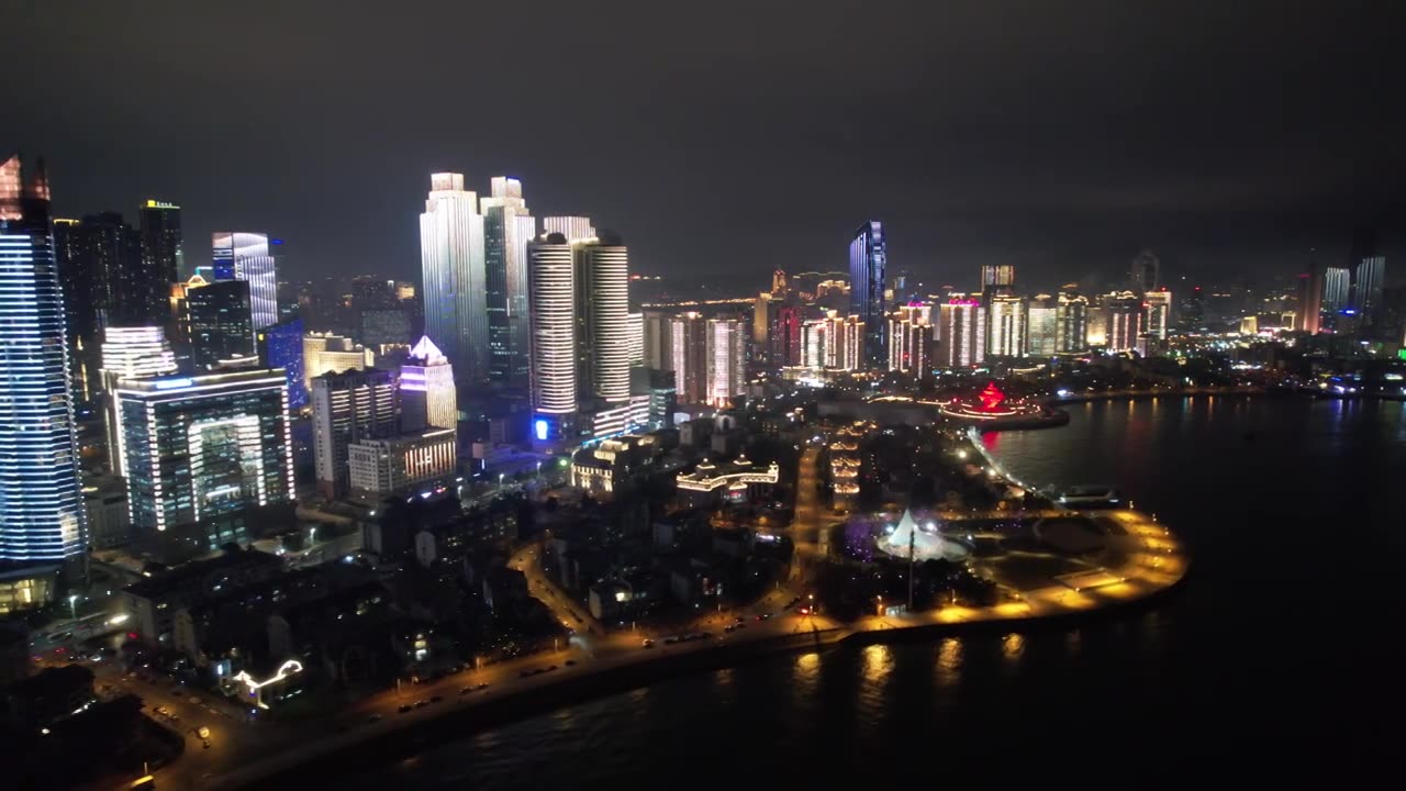 山东青岛浮山湾城市天际线夜景风光航拍视频素材