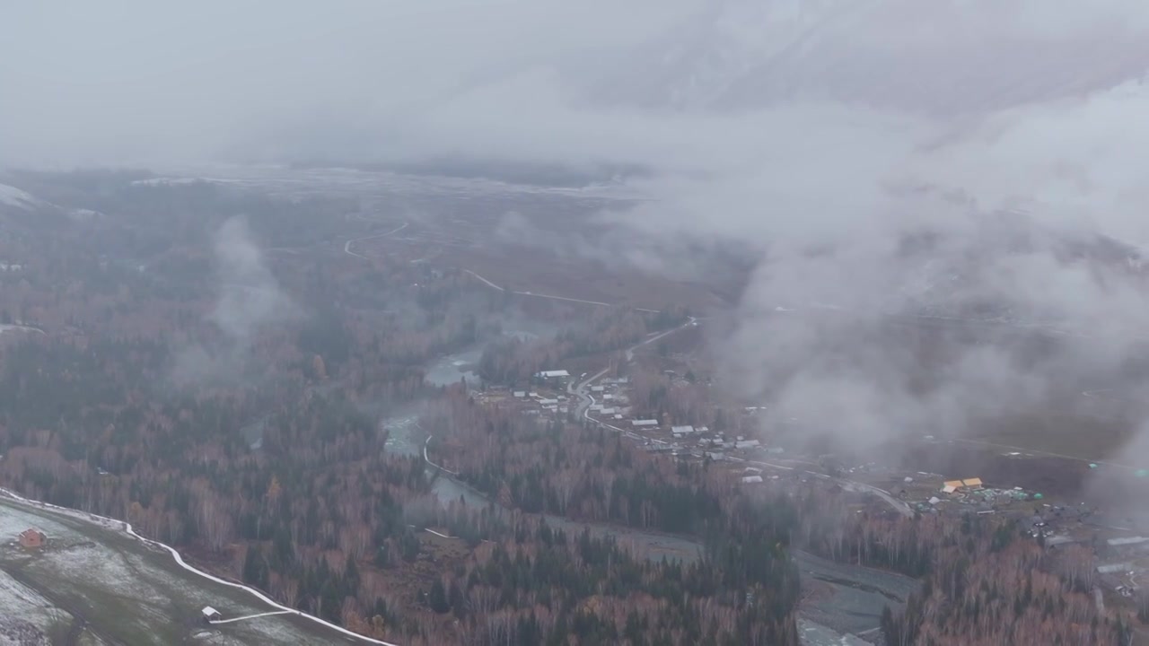 航拍下雪天的新疆禾木村视频素材