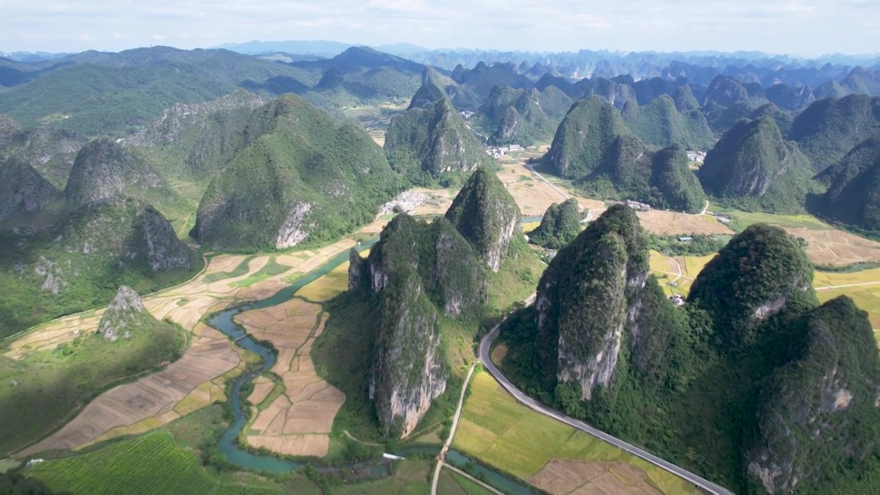 航拍广西百色靖西喀斯特地貌山峦视频下载