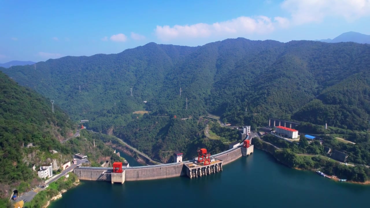 郴州东江大坝 发电 水电站 东江湖 群山江面江水发电站湖泊大坝航拍视频素材